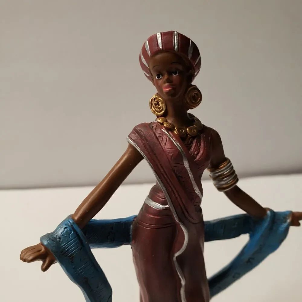African Lady  - Picture 2 of 7
